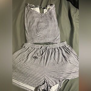 Daisy Fuentes pajama set